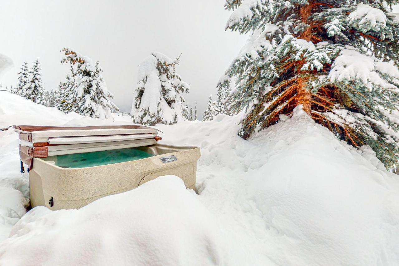 Snow Pines & Ice And Cozy Villa Big White Ski Resort Exterior photo